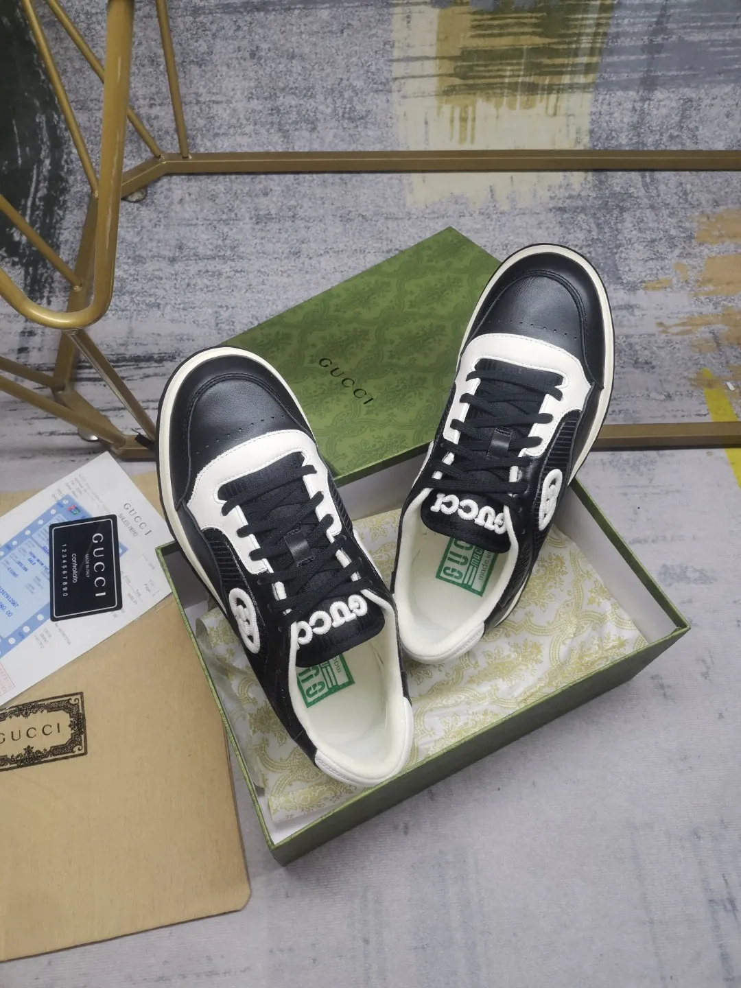 👟👟Ex-factory price 520👟👟 Gucci2023 Early Spring Gucci G Home The latest popular MAC80 sports shoes, couple style, white shoes🌸🌸🌸 Original purchase, development and production Gucci MAC80 new popular series. The exquisite and compact interlocking double G logo romantically interprets the aesthetic concept of this series. Made of off-white leather, vintage inspiration is cleverly blended into the sneaker design to reinterpret the brand logo. ▪️Fabric: Original customized imported first-layer cowhide ▪️Lining: Original customized imported breathable mesh ▪️Outsole: Original molded two-color T👟👟Factory price U outsole ▪️Sole thickness: 3CM ▪️Size: Women's 35-40 / Men's 39-46